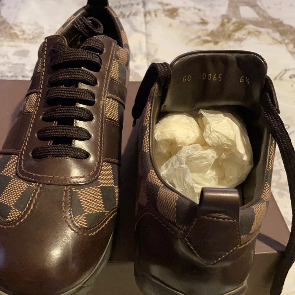 COPY - Louis Vuitton Authentic  unisex Sneakers size 9